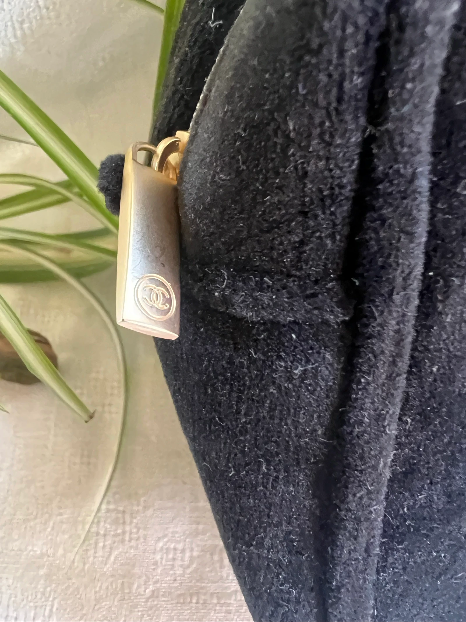 Chanel trousse de toilette en velours neuve – photo 11